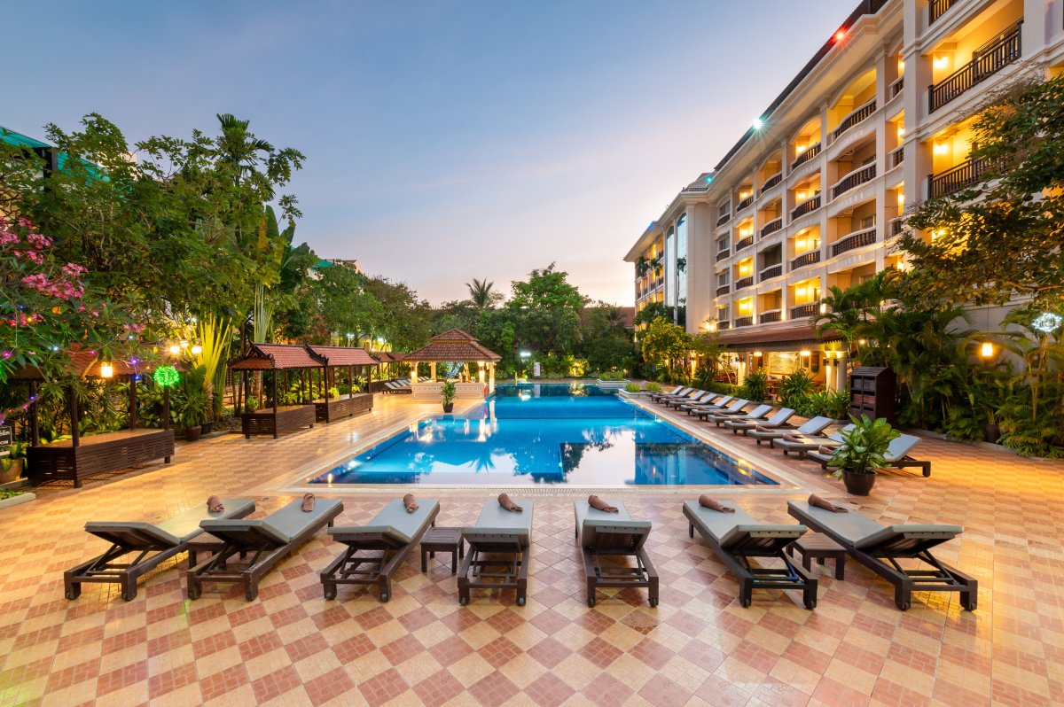 Baray Swimming Pool & Jacuzzi